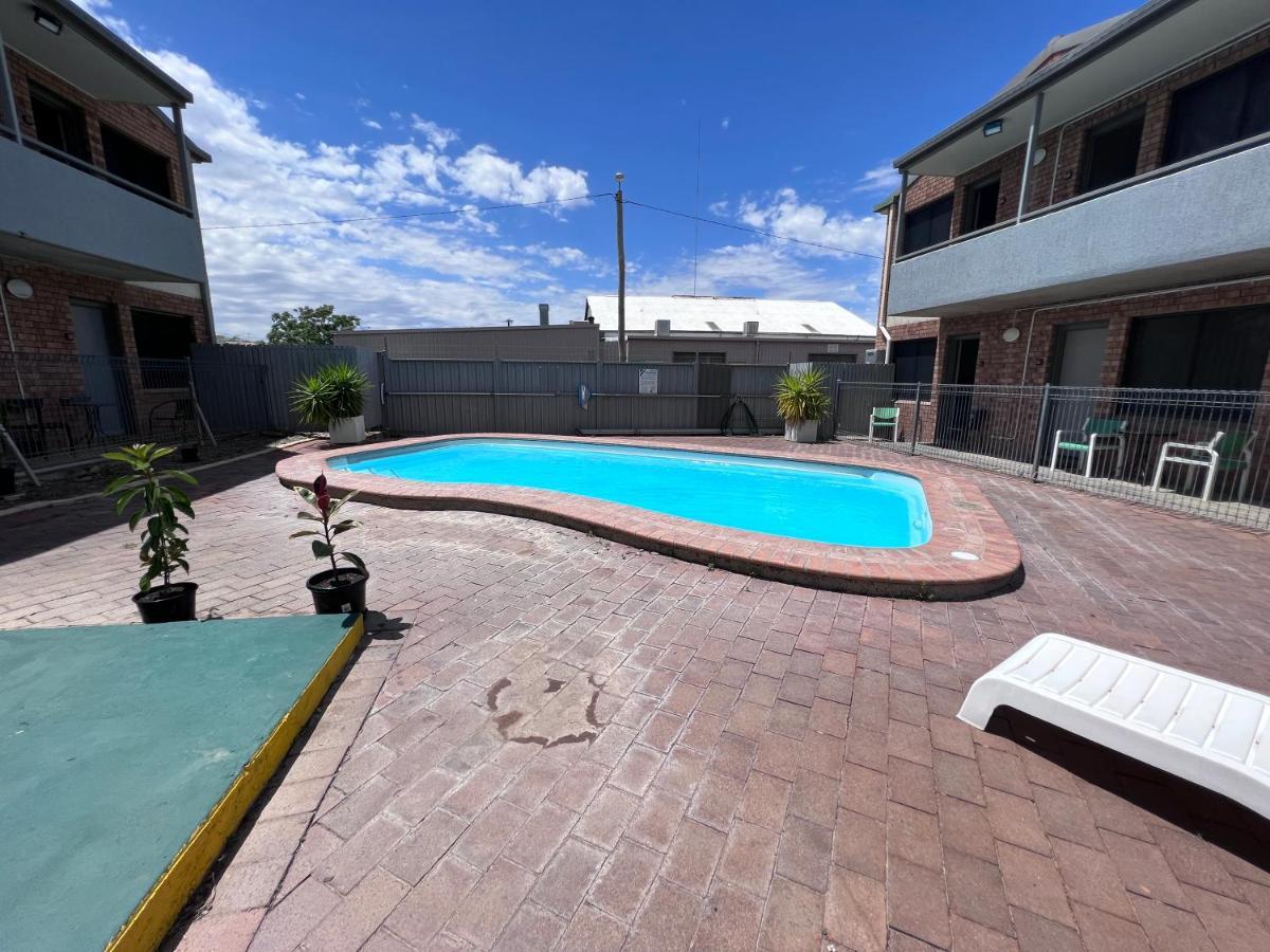 Spa Village Travel Inn Moree Extérieur photo