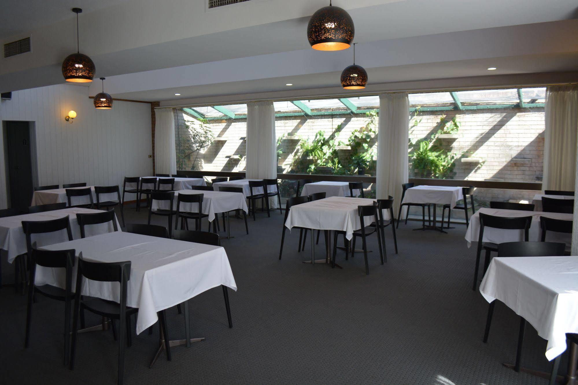 Spa Village Travel Inn Moree Extérieur photo