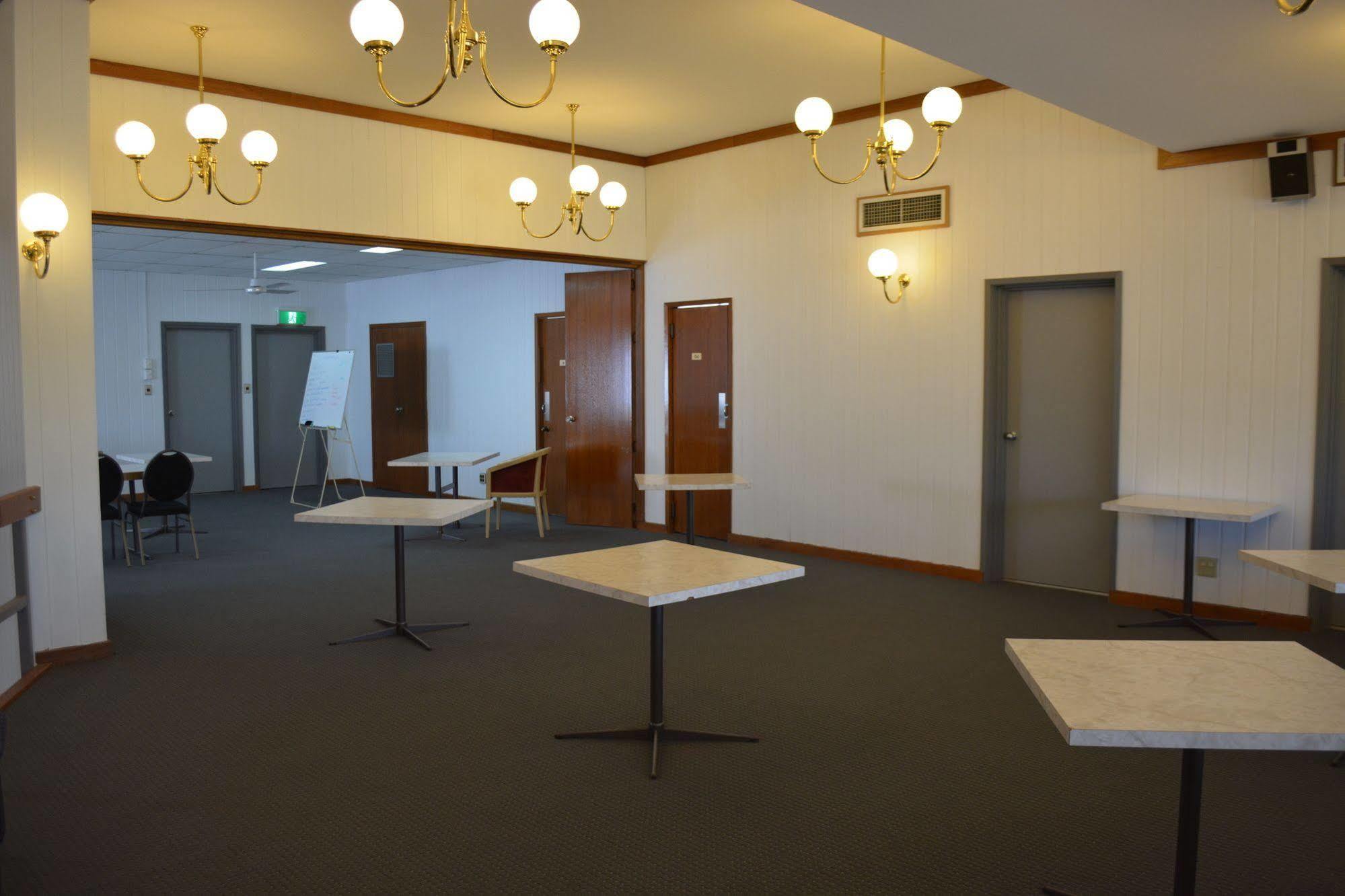 Spa Village Travel Inn Moree Extérieur photo